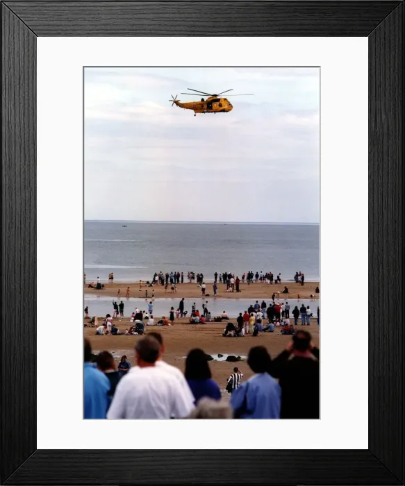 Framed Print : A RAF search and rescue Sea King helicopter from RAF Boulmer gives a demonstration for