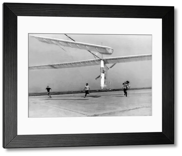 Framed Print : The Gossamer Albatross human-powered aircraft built by American aeronautical engineer Dr Framed Print : The Gossamer Albatross human-powered aircraft built by American aeronautical engineer Dr