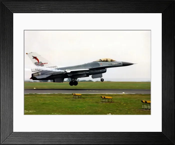 Framed Print : A General Dynamics F-16 Fighting Falcon fighter aircraft of the Belgium Air Force Framed Print : A General Dynamics F-16 Fighting Falcon fighter aircraft of the Belgium Air Force