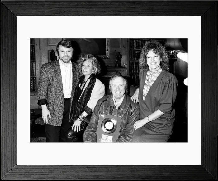 Framed Print : Tim RIce, Bjorn Ulvaeus, Barbara Dickson and Elaine Page pictured at the presentation of Framed Print : Tim RIce, Bjorn Ulvaeus, Barbara Dickson and Elaine Page pictured at the presentation of