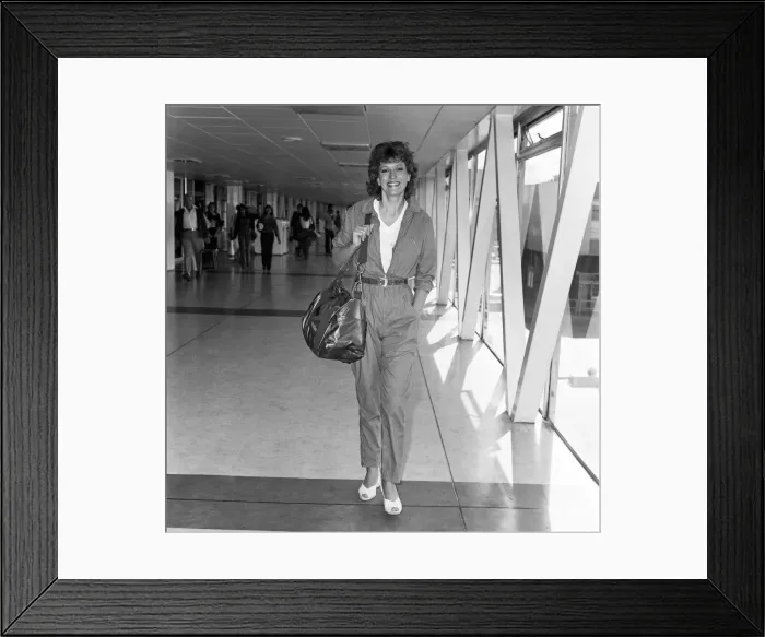Framed Print : Barbara Dickson arrives at London Airport 14th September 1981