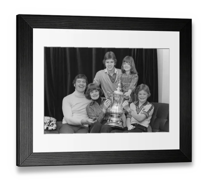 Framed Print : Southampton football manager Lawrie McMenemy with his wife Framed Print : Southampton football manager Lawrie McMenemy with his wife