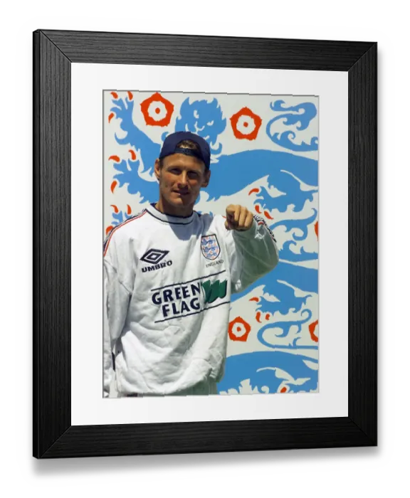 Framed Print : England footballer Teddy Sheringham at a training session during the World Cup tournament