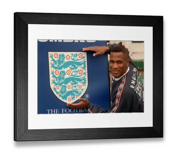 Framed Print : Tottenham and England footballer Les Ferdinand with his hands round a large England badge Framed Print : Tottenham and England footballer Les Ferdinand with his hands round a large England badge