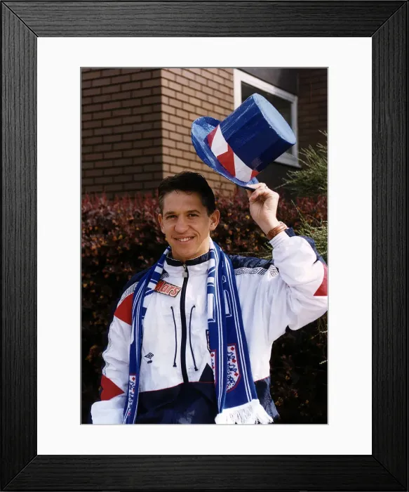 Framed Print : England footballer Gary Lineker wearing shellsuit and holding top hat in national colours Framed Print : England footballer Gary Lineker wearing shellsuit and holding top hat in national colours