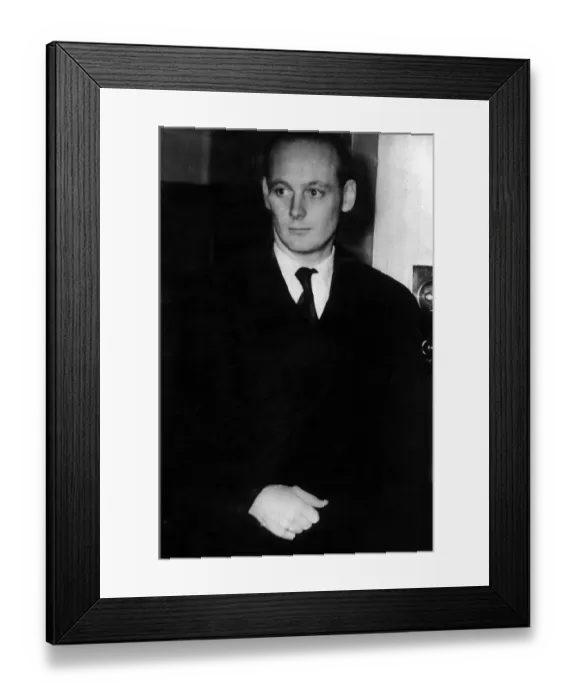 Framed Print : Lord Montagu of Beaulieu leaves a hotel in Winchester after a brief conference wiht his