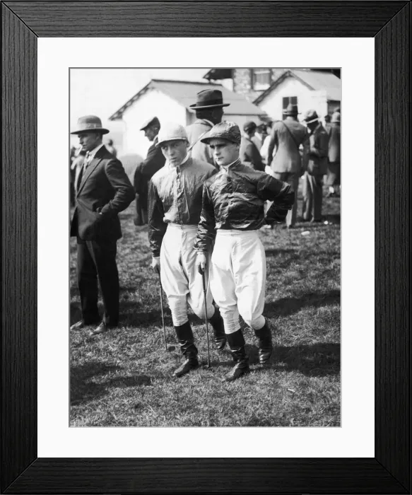 Framed Print : Charlie Smirke (left) seen here with Gordon Richards seen here at Lewes racecourse 28th