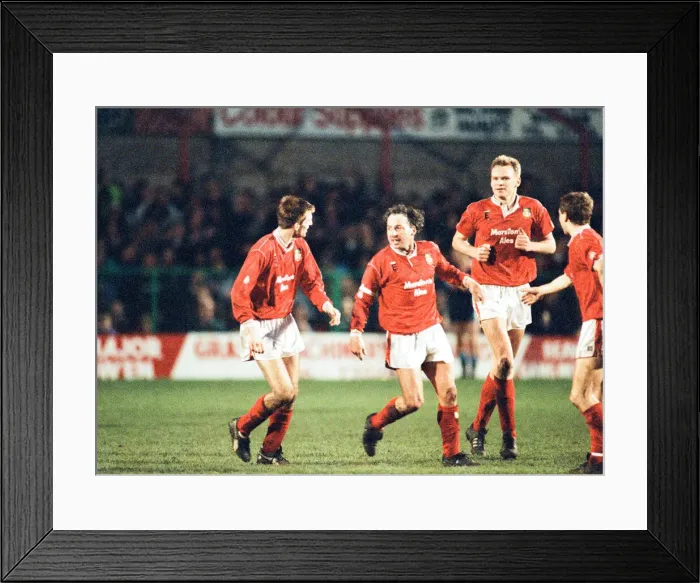 Framed Print : Wrexham v Arsenal, FA Cup match at the Racecourse Ground in Wrexham, 4th January 1992 Framed Print : Wrexham v Arsenal, FA Cup match at the Racecourse Ground in Wrexham, 4th January 1992