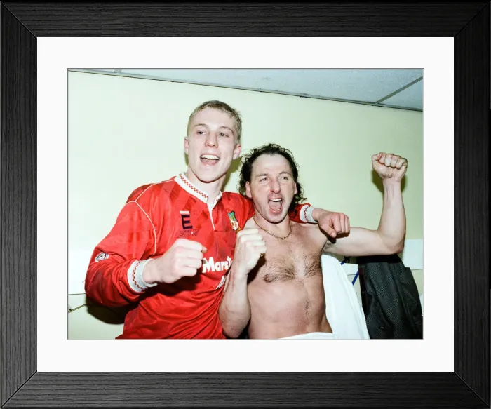 Framed Print : Wrexham v Arsenal, FA Cup match at the Racecourse Ground in Wrexham, 4th January 1992 Framed Print : Wrexham v Arsenal, FA Cup match at the Racecourse Ground in Wrexham, 4th January 1992
