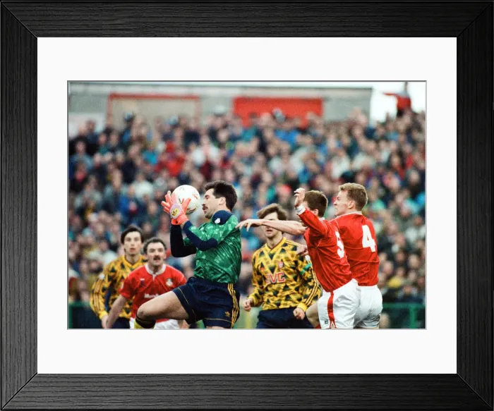 Framed Print : Wrexham v Arsenal, FA Cup match at the Racecourse Ground in Wrexham, 4th January 1992 Framed Print : Wrexham v Arsenal, FA Cup match at the Racecourse Ground in Wrexham, 4th January 1992