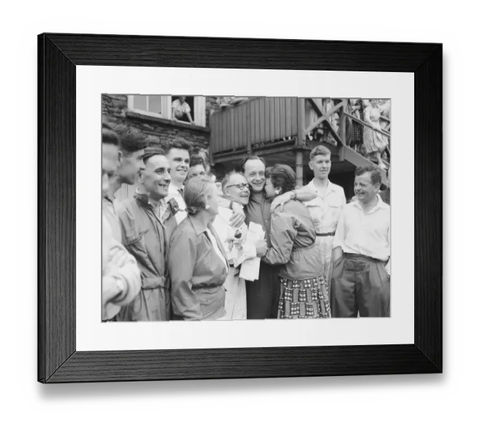 Framed Print : Donald Campbell breaks the Water Speed Record in Bluebird K7 on Ullswater, 23rd July 1955