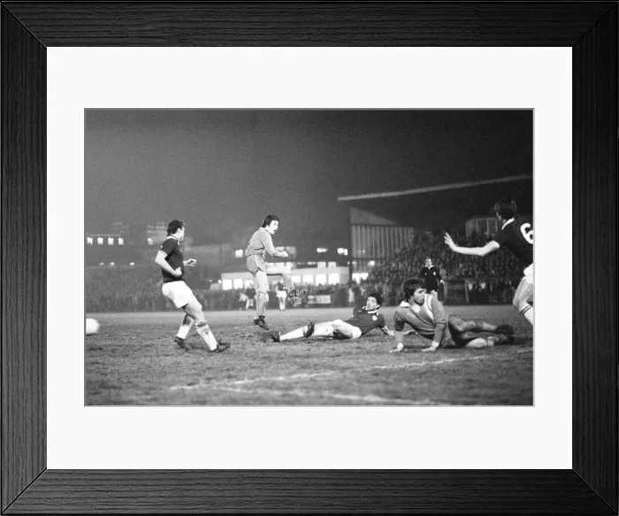 Framed Print : Harlow Town v Leicester City, FA Cup match at Barrows Farm in Harlow, Essex