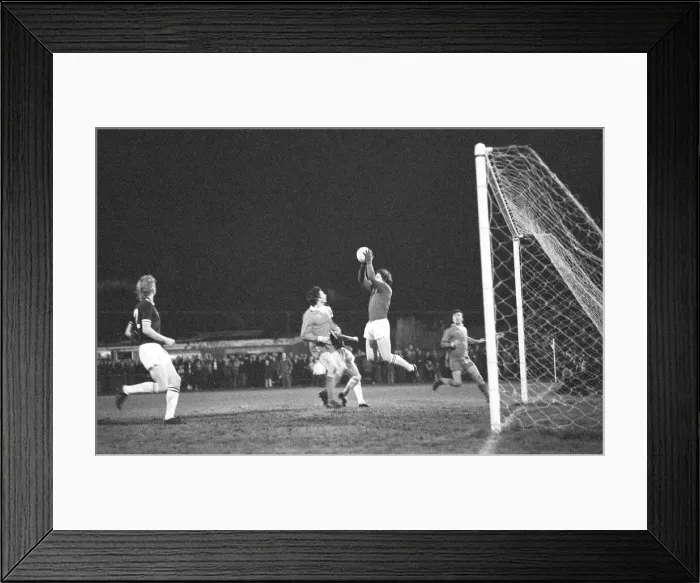 Framed Print : Harlow Town v Leicester City, FA Cup match at Barrows Farm in Harlow, Essex