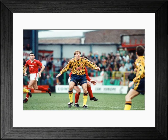 Framed Print : Wrexham v Arsenal, FA Cup match at the Racecourse Ground in Wrexham, 4th January 1992 Framed Print : Wrexham v Arsenal, FA Cup match at the Racecourse Ground in Wrexham, 4th January 1992
