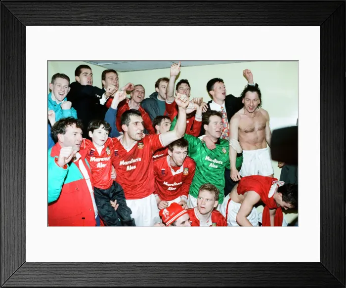 Framed Print : Wrexham v Arsenal, FA Cup match at the Racecourse Ground in Wrexham, 4th January 1992