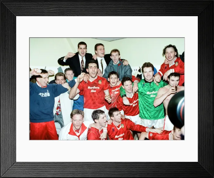 Framed Print : Wrexham v Arsenal, FA Cup match at the Racecourse Ground in Wrexham, 4th January 1992 Framed Print : Wrexham v Arsenal, FA Cup match at the Racecourse Ground in Wrexham, 4th January 1992