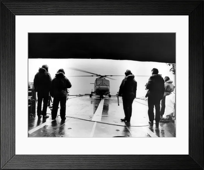 Framed Print : A Royal Navy Westland Lynx helicopter carrying the Mayor of Sunderland Framed Print : A Royal Navy Westland Lynx helicopter carrying the Mayor of Sunderland