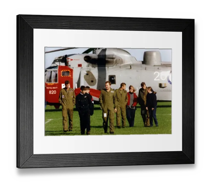 Framed Print : A Royal Navy Westland Sea King helicopter which landed at Kenton School so the crew could
