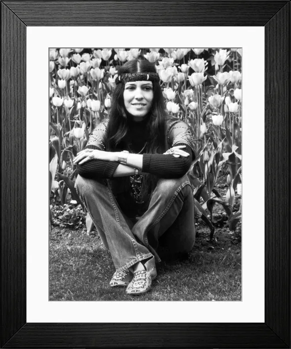 Framed Print : Rita Coolidge, in Regents Park, London, 5th May 1971 Framed Print : Rita Coolidge, in Regents Park, London, 5th May 1971