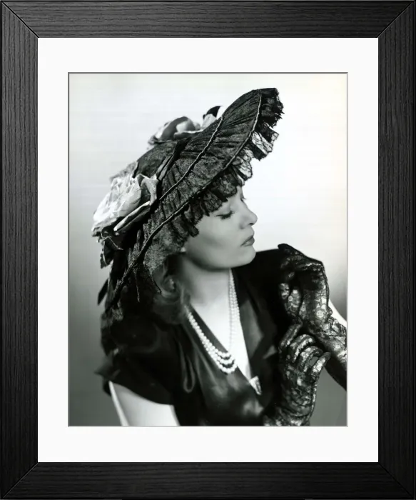 Framed Print : 1940s fashion shoot Framed Print : 1940s fashion shoot