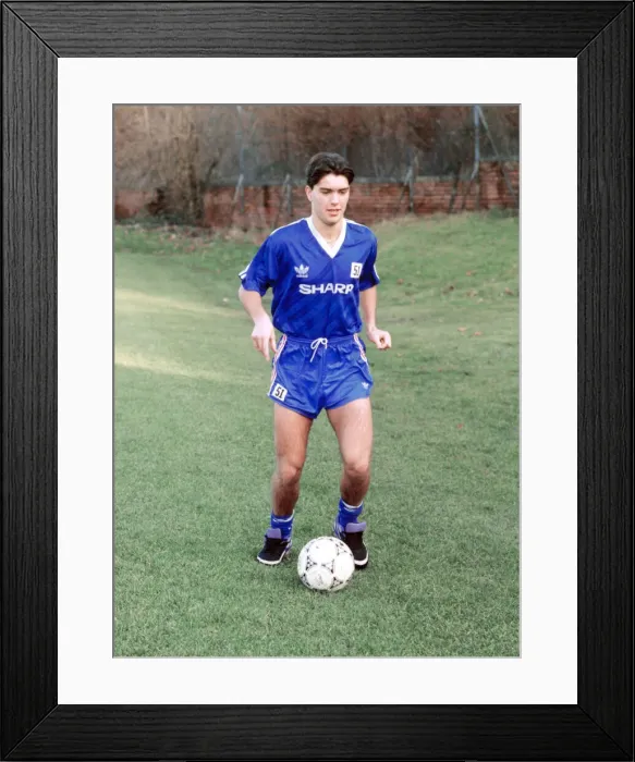 Framed Print : Manchester United youth team player Ben Thornley, November 1991 Framed Print : Manchester United youth team player Ben Thornley, November 1991