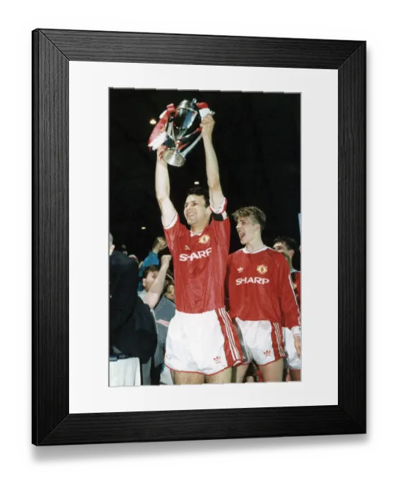 Framed Print : Manchester United youth team footballer Ryan Giggs, followed by teammate David Beckham Framed Print : Manchester United youth team footballer Ryan Giggs, followed by teammate David Beckham