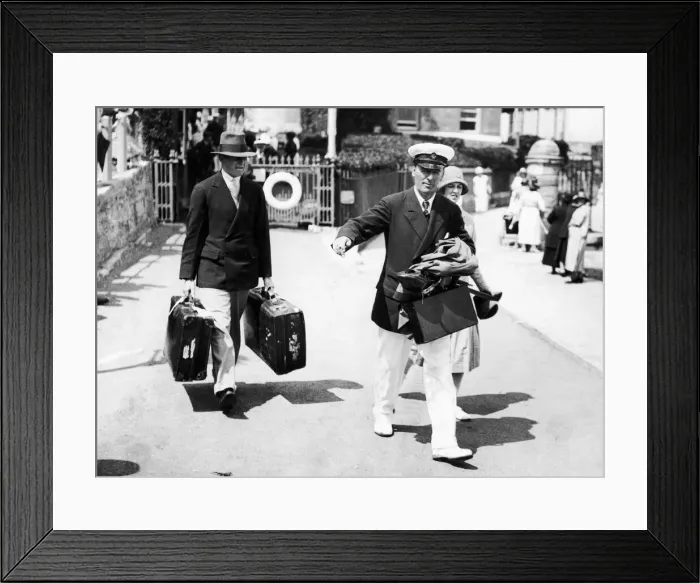 Framed Print : General E B Seely, Lord Mottistone, leaving the Royal Yachey Squadron at Cowes