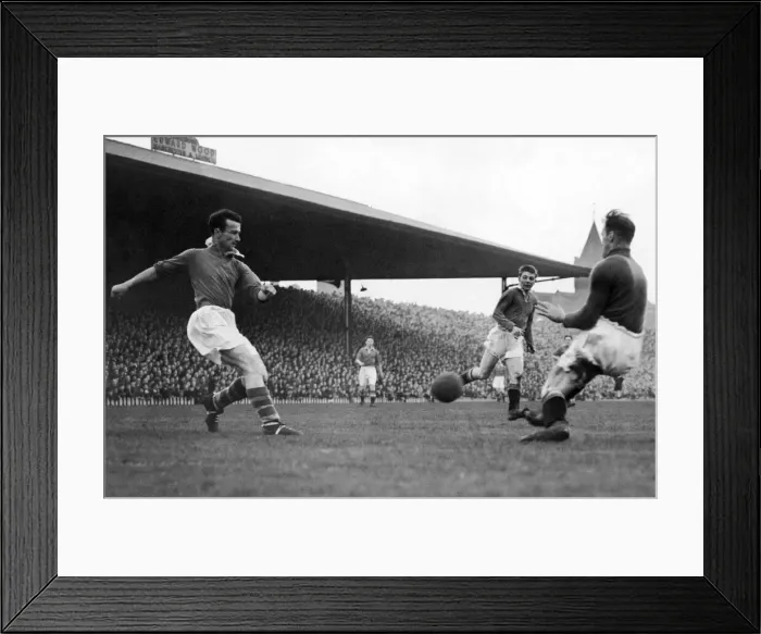 Framed Print : English League Division One match at Old Trafford. Manchester United 1 v Cardiff Framed Print : English League Division One match at Old Trafford. Manchester United 1 v Cardiff