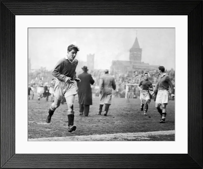 Framed Print : English League Division One match at Old Trafford. Manchester United 1 v Cardiff Framed Print : English League Division One match at Old Trafford. Manchester United 1 v Cardiff