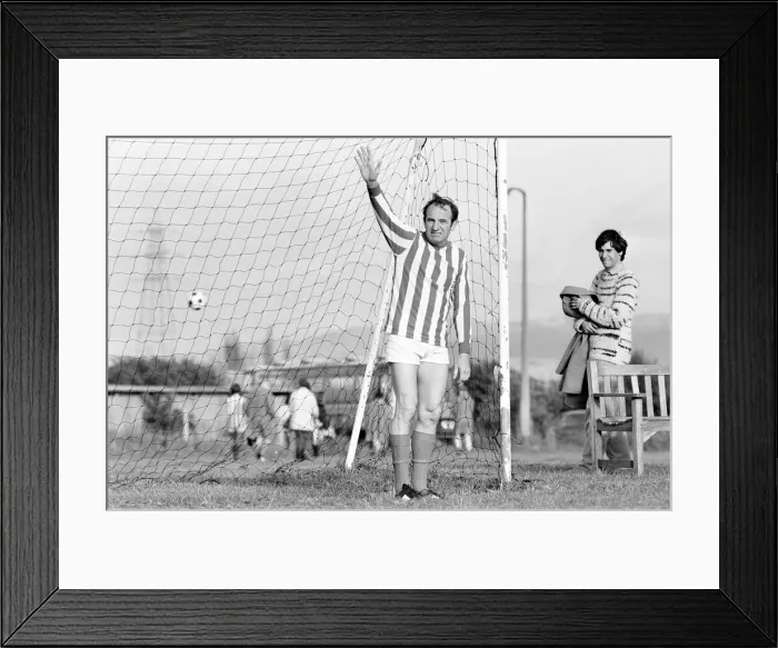 Framed Print : Leonard Rossiter, star of BBC comedy series, The Fall and Rise of Reginald Perrin Framed Print : Leonard Rossiter, star of BBC comedy series, The Fall and Rise of Reginald Perrin