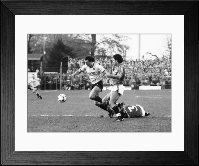 Framed Print : English League Division One match at The Manor Ground. Oxford United 2 v Manchester