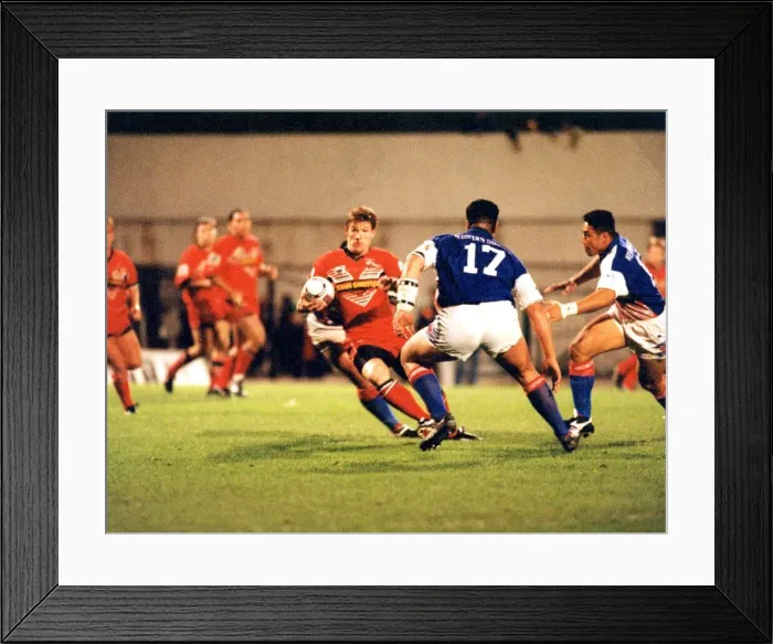 Framed Print : Sport - Rugby League - Wales v Western Samoa - Welsh flyer John Devereux makes a break
