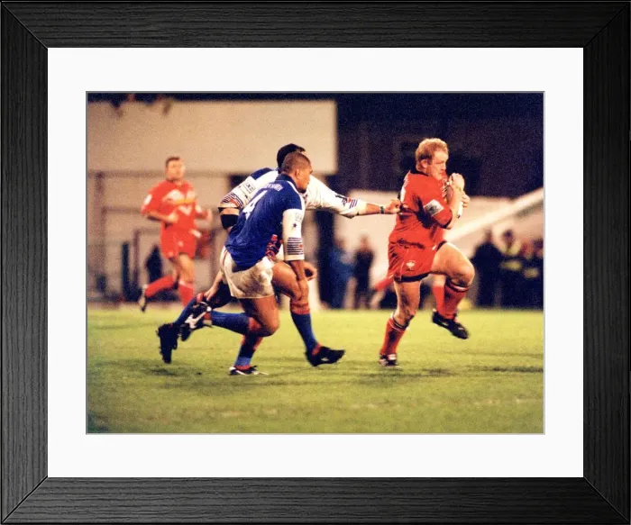 Framed Print : Sport - Rugby League - Wales v Western Samoa - Martin Hall makes a break for Wales Framed Print : Sport - Rugby League - Wales v Western Samoa - Martin Hall makes a break for Wales