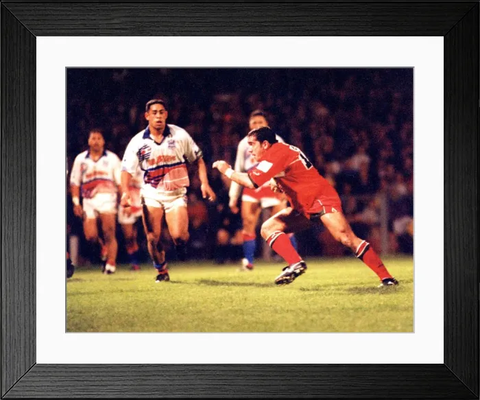 Framed Print : Sport - Rugby League - Wales v Western Samoa - Welsh player Richard Eyres makes a break Framed Print : Sport - Rugby League - Wales v Western Samoa - Welsh player Richard Eyres makes a break