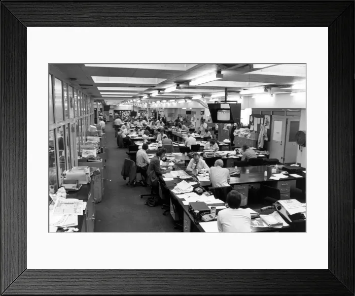 Framed Print : Daily Mirror Editorial Floor, Holborn, London, Circa 1985