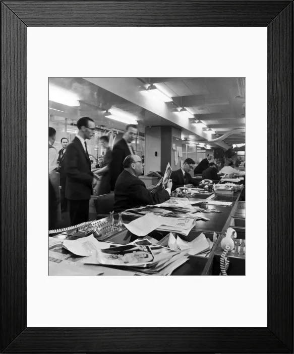 Framed Print : Daily Mirror Newsroom at Holborn, 1960 Framed Print : Daily Mirror Newsroom at Holborn, 1960