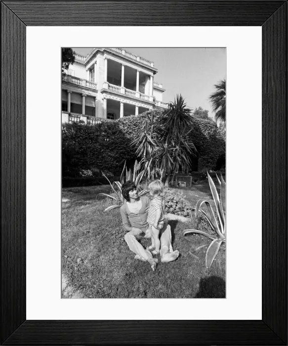 Framed Print : Keith Richard with his son Marlon at his home, the rented Villa Nellcote Framed Print : Keith Richard with his son Marlon at his home, the rented Villa Nellcote