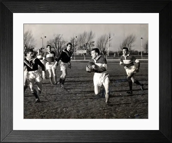 Framed Print : Sport - Rugby - League - A sudden break by a Cardiff player meant quick covering by Framed Print : Sport - Rugby - League - A sudden break by a Cardiff player meant quick covering by