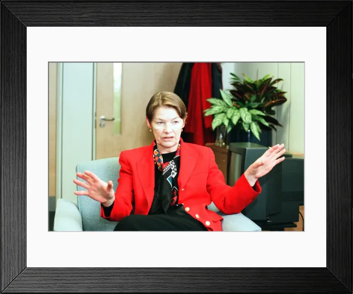Framed Print : Sue Carroll, Daily Mirror Columnist interviews Glenda Jackson Labour MP & junior Framed Print : Sue Carroll, Daily Mirror Columnist interviews Glenda Jackson Labour MP & junior