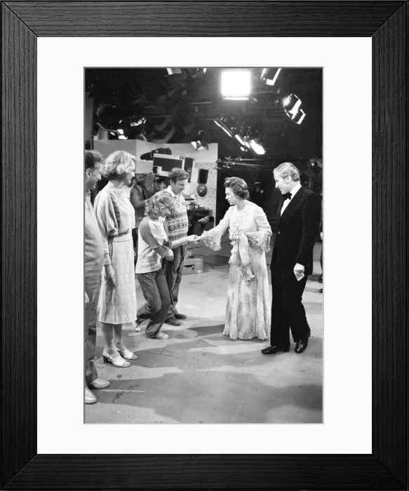 Framed Print : The Queen visits cast and crew on the set of BBC TV Series The Good Life Framed Print : The Queen visits cast and crew on the set of BBC TV Series The Good Life