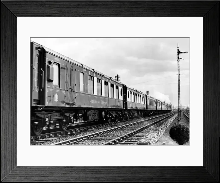 Framed Print : The first post war Pullman Train as she passed through Low Fell en route for Kings Cross Framed Print : The first post war Pullman Train as she passed through Low Fell en route for Kings Cross