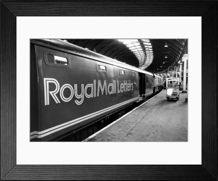 Framed Print : The Royal Mail Letters carriage at Newcastle Central Station on 13th May 1987
