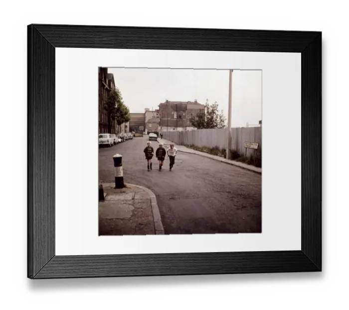 Framed Print : Friends playing out in Rotherhithe Steet in East London 12th March 1967 Framed Print : Friends playing out in Rotherhithe Steet in East London 12th March 1967