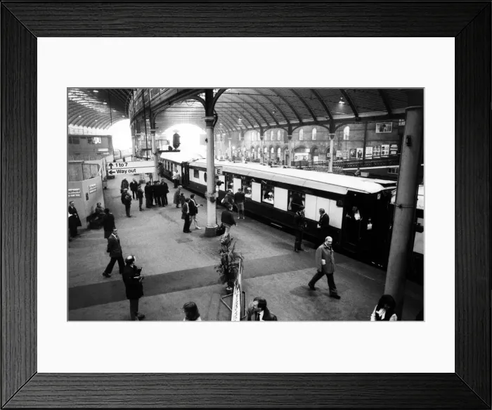 Framed Print : The Orient Express at Newcastle Central Station on 17th December 1984 Framed Print : The Orient Express at Newcastle Central Station on 17th December 1984