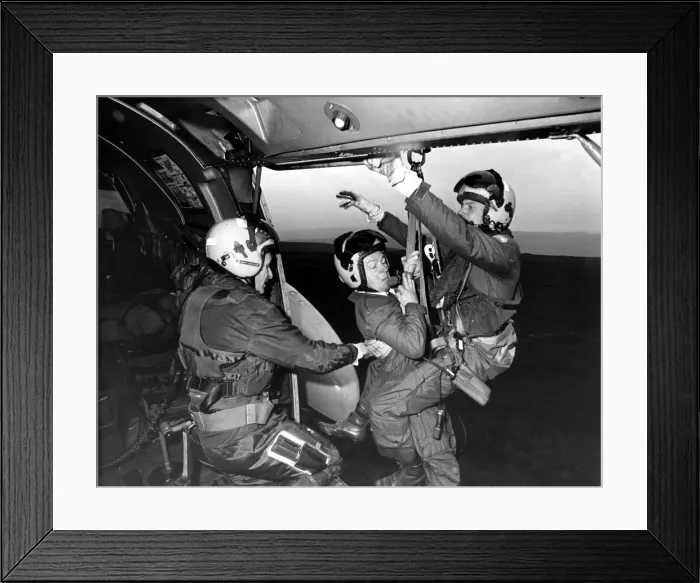 Framed Print : Evening Chronicle reporter Rex Garratt joined a RAF search Framed Print : Evening Chronicle reporter Rex Garratt joined a RAF search