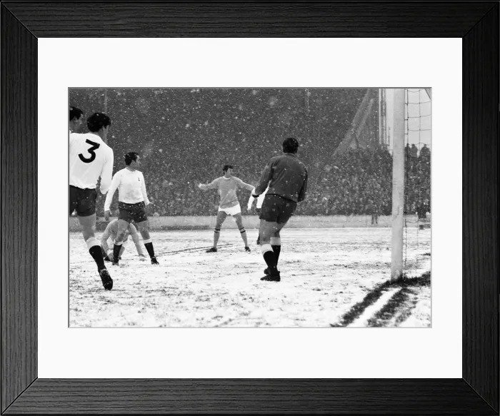 Framed Print : Manchester City v Tottenham Hotspur league match at Maine Road Framed Print : Manchester City v Tottenham Hotspur league match at Maine Road