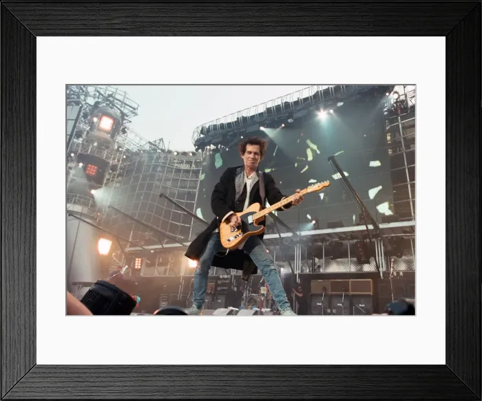 Framed Print : Ronnie Wood of The Rolling Stones in concert at Wembley Stadium. 11th July 1995 Framed Print : Ronnie Wood of The Rolling Stones in concert at Wembley Stadium. 11th July 1995