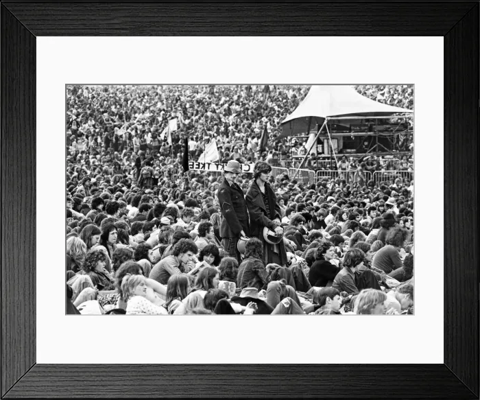 Framed Print : Hugh crowds gather to watch the Rolling Stones in concert at Knebworth House Framed Print : Hugh crowds gather to watch the Rolling Stones in concert at Knebworth House