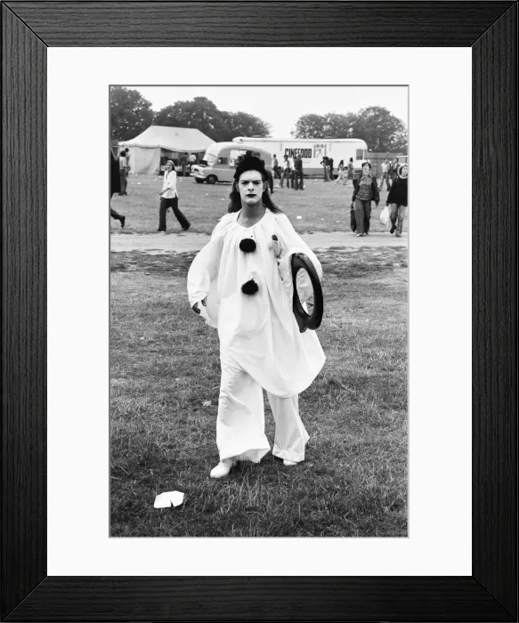 Framed Print : Hugh crowds gather to watch the Rolling Stones in concert at Knebworth House Framed Print : Hugh crowds gather to watch the Rolling Stones in concert at Knebworth House