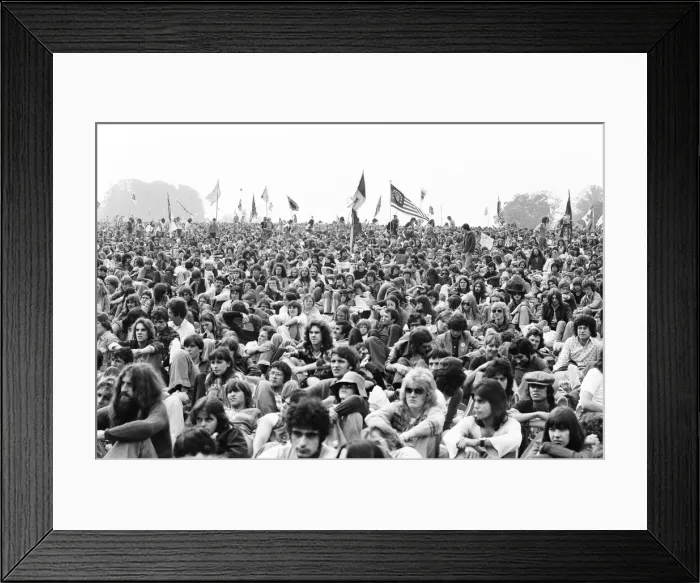 Framed Print : Hugh crowds gather to watch the Rolling Stones in concert at Knebworth House Framed Print : Hugh crowds gather to watch the Rolling Stones in concert at Knebworth House